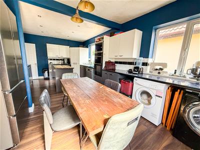 ALTERNATE VIEW OF KITCHEN/DINER